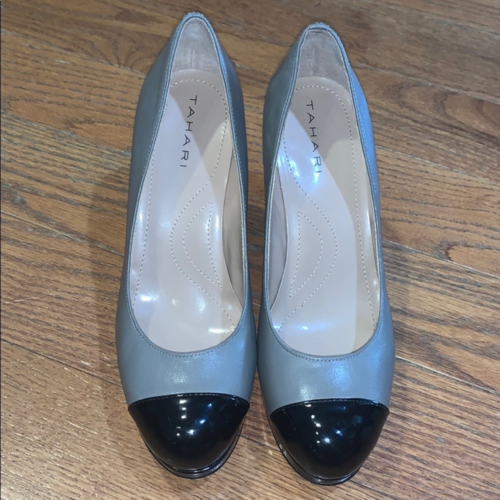 Tahari size 6 Heels!